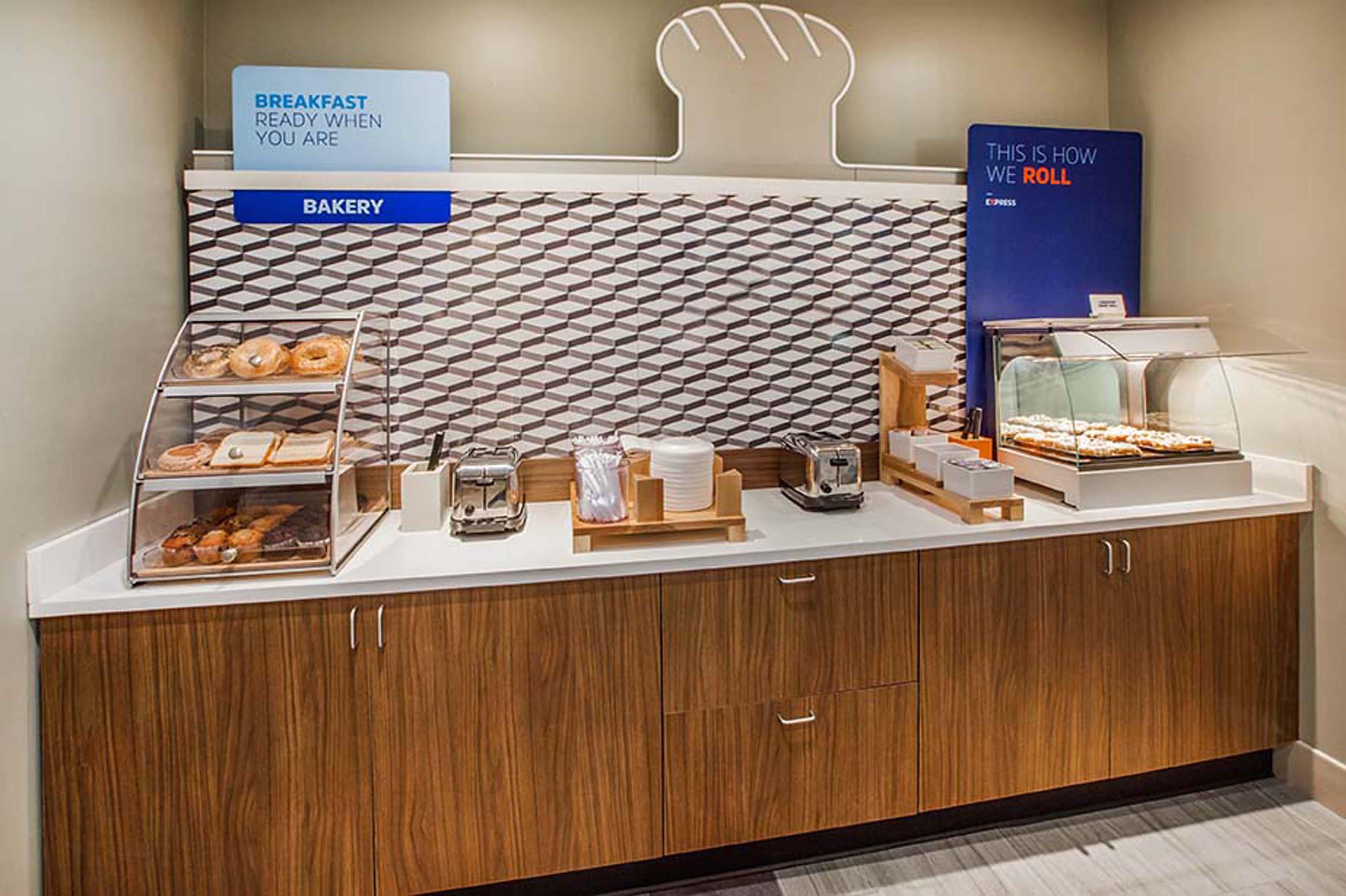 Express & Smyrna-nashville Area By Ihg Hotel 2*